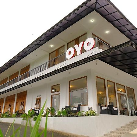 Oyo 446 Hotel Kawi Surapatha Malang Dış mekan fotoğraf