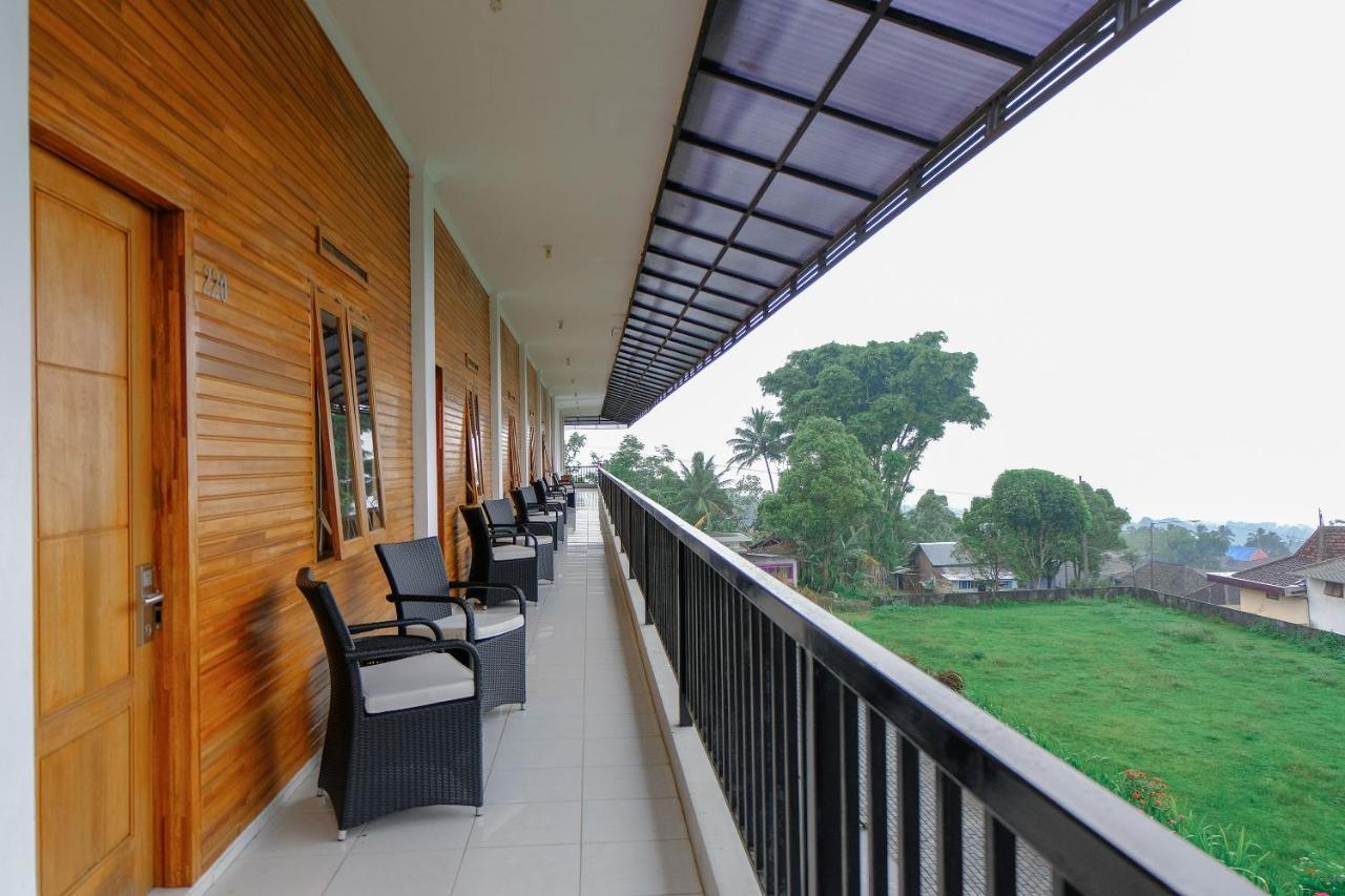 Oyo 446 Hotel Kawi Surapatha Malang Dış mekan fotoğraf
