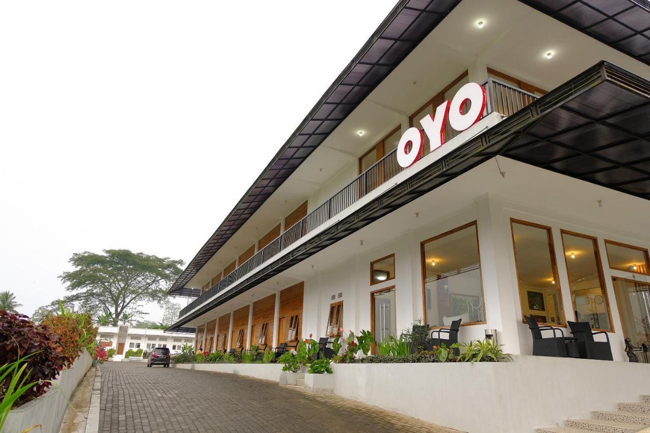 Oyo 446 Hotel Kawi Surapatha Malang Dış mekan fotoğraf