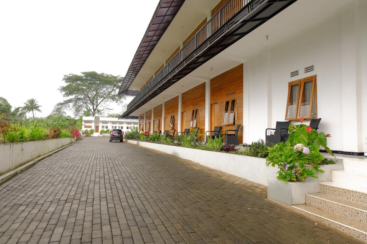 Oyo 446 Hotel Kawi Surapatha Malang Dış mekan fotoğraf